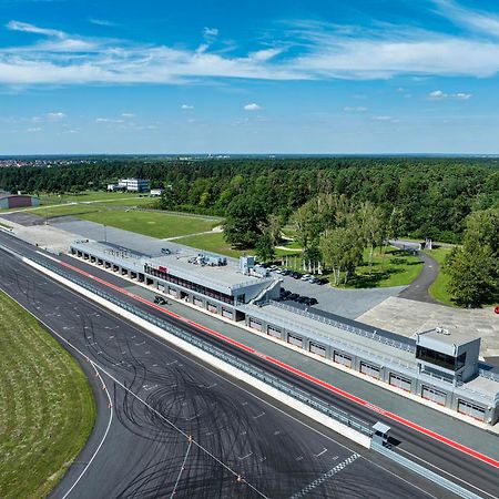 Hotel Aviator Kamien Slaski Экстерьер фото