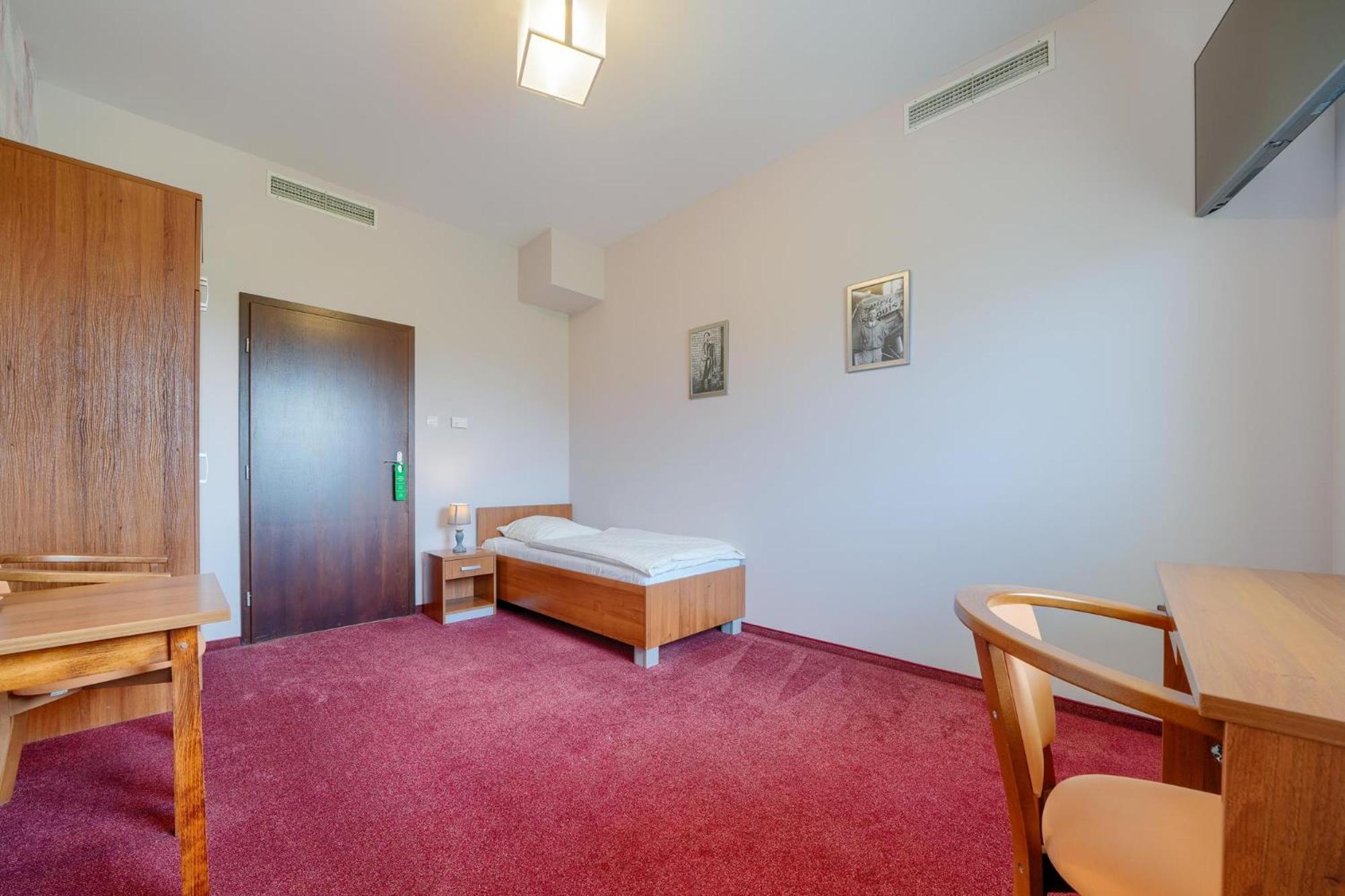 Hotel Aviator Kamien Slaski Экстерьер фото