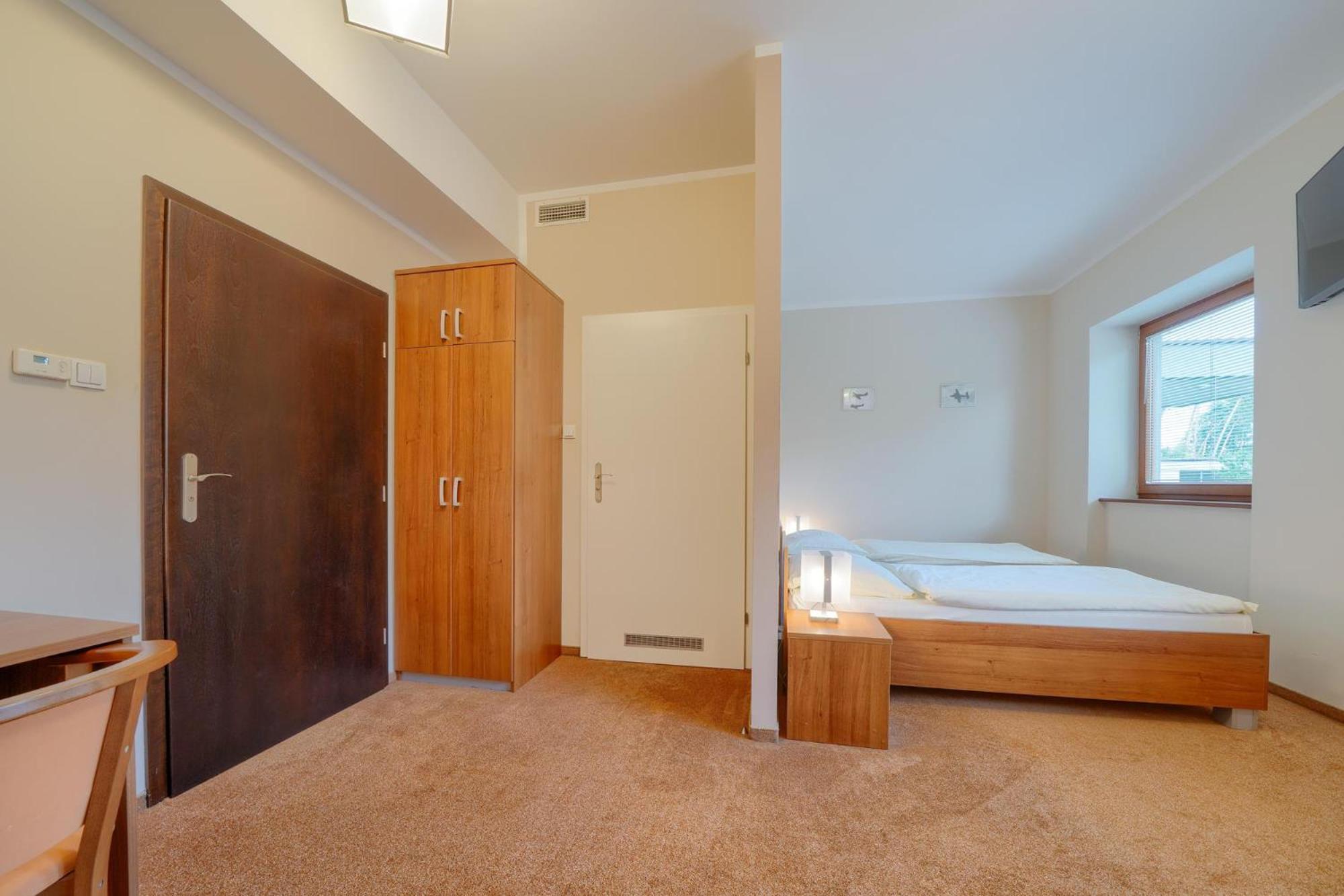Hotel Aviator Kamien Slaski Экстерьер фото