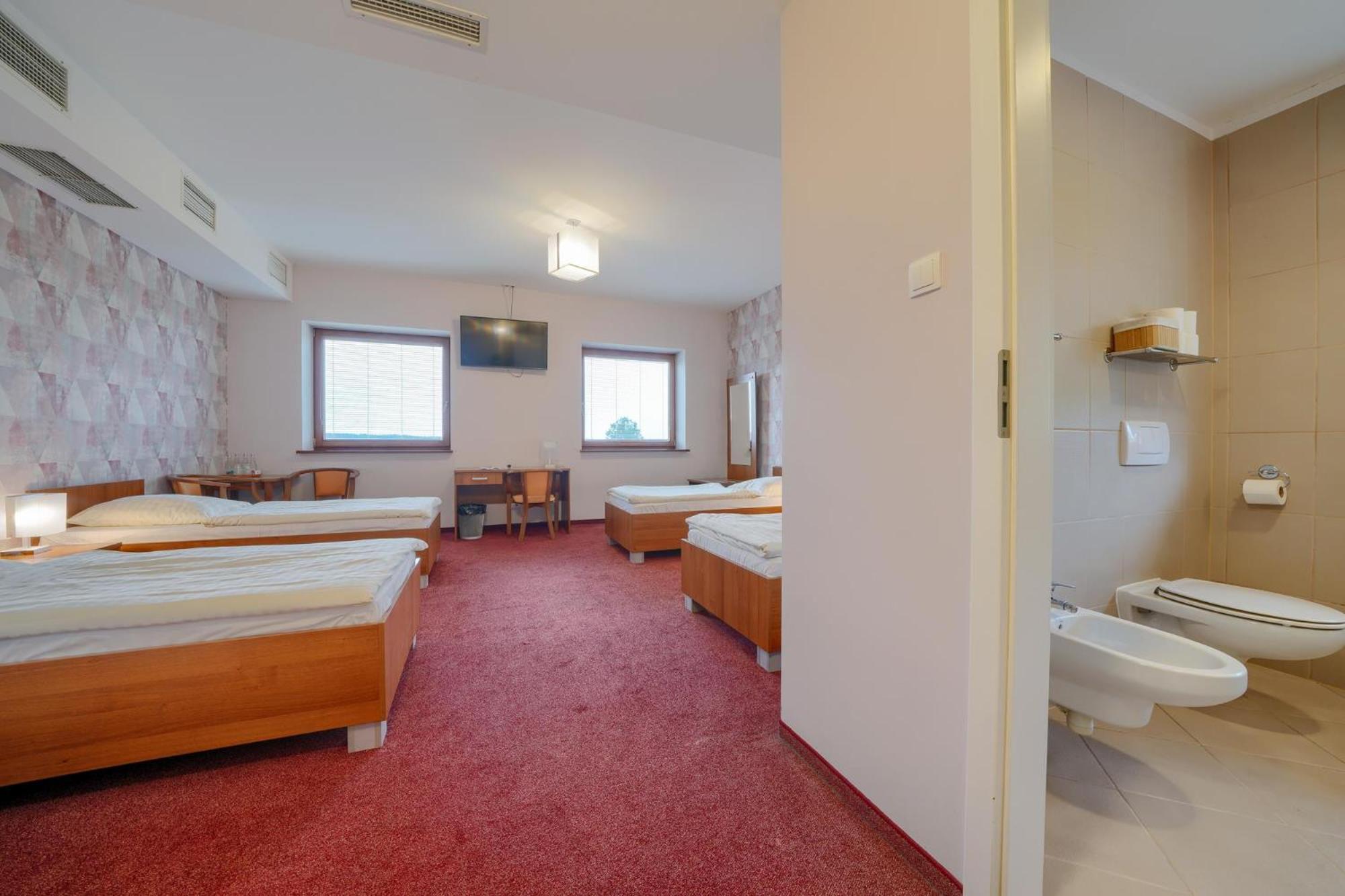 Hotel Aviator Kamien Slaski Экстерьер фото