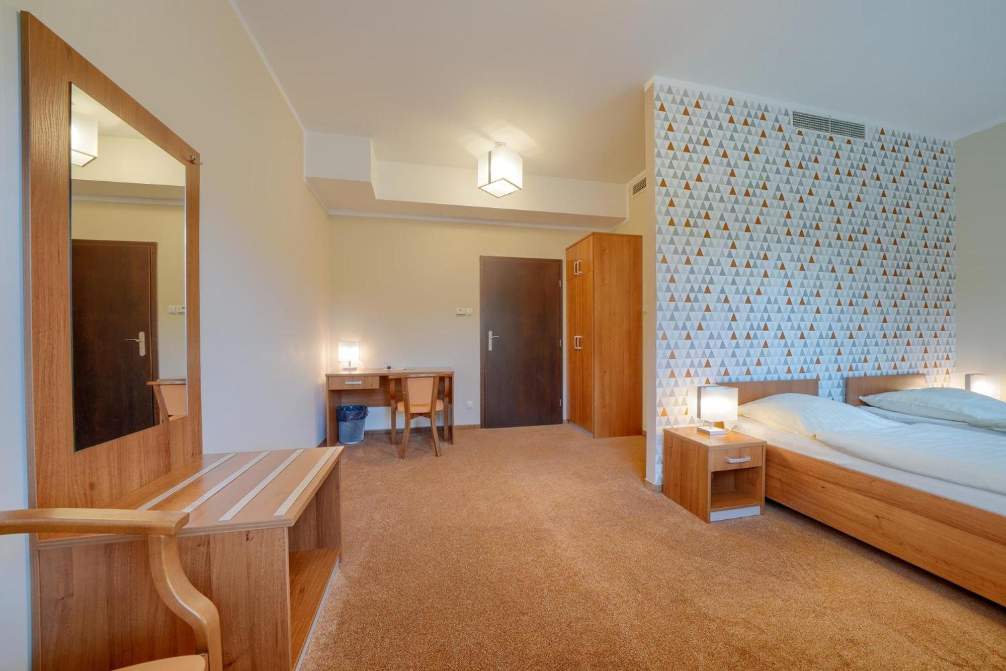 Hotel Aviator Kamien Slaski Экстерьер фото