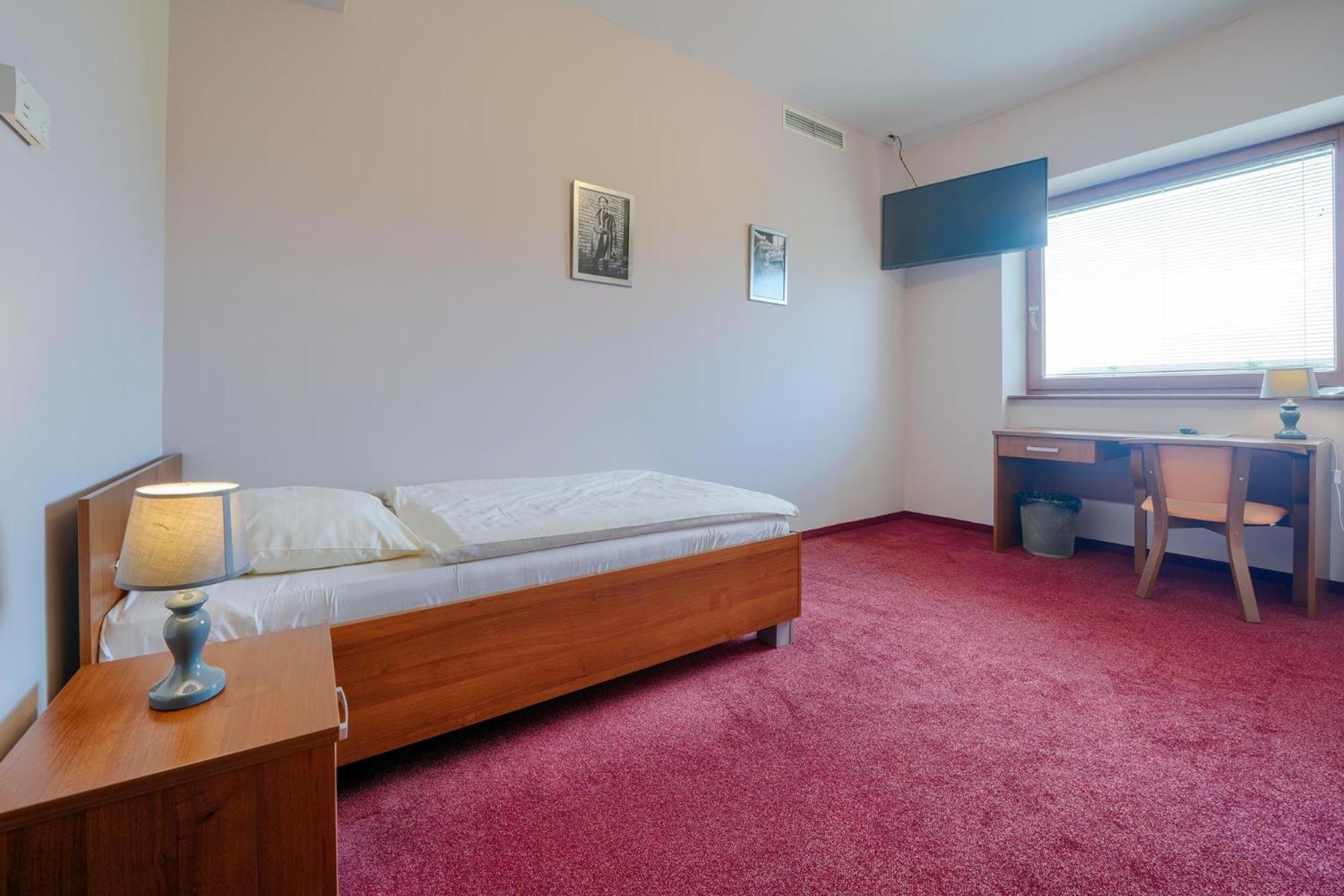 Hotel Aviator Kamien Slaski Экстерьер фото