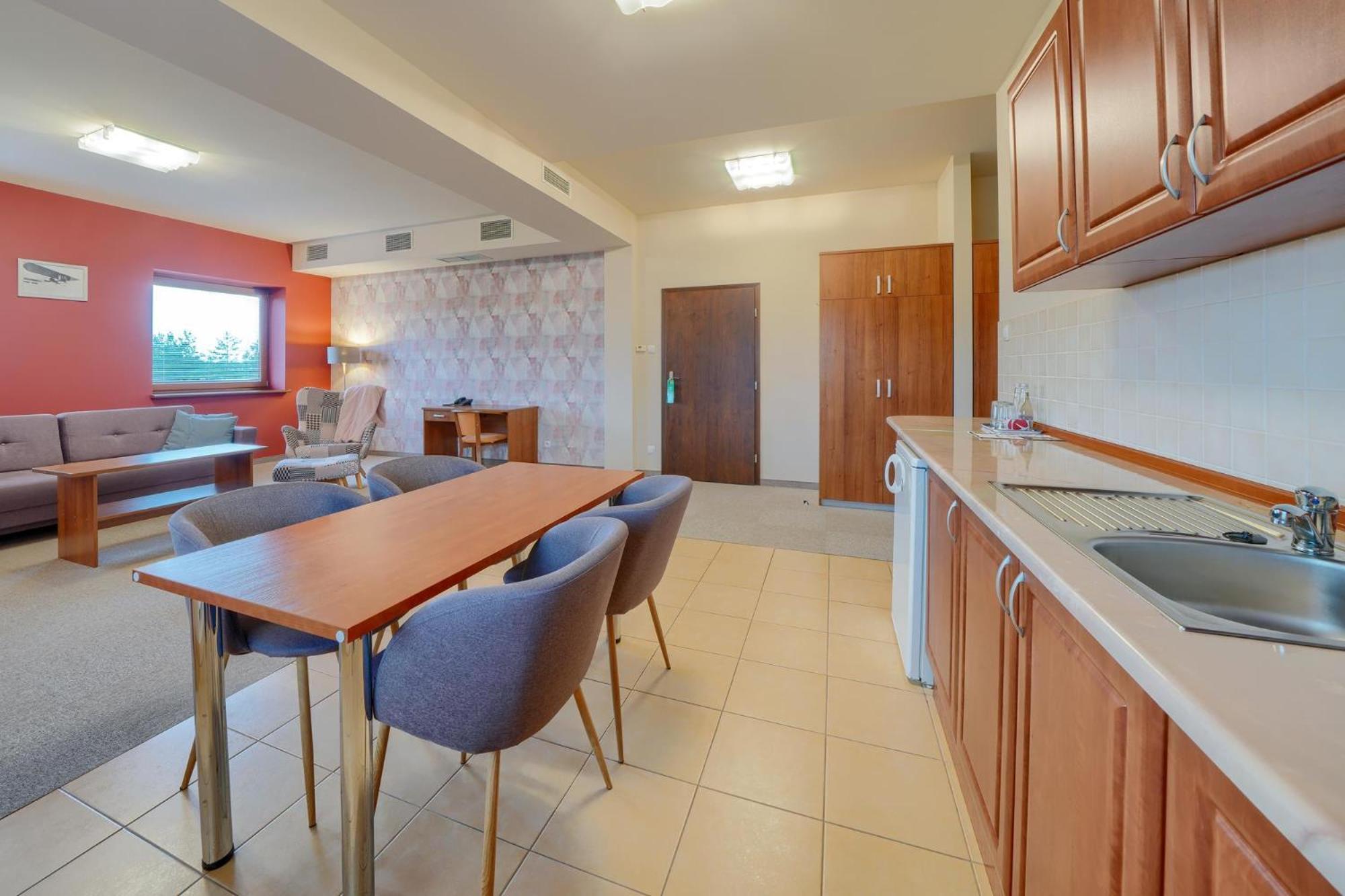 Hotel Aviator Kamien Slaski Экстерьер фото